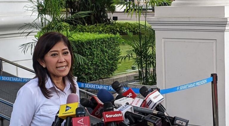 menteri-digital-komdigi-meutya-hafid-setelah-rapat-terbatas-di-istana-negara-senin-1312025-cnbc-indonesiaemir-yanwardhana_169