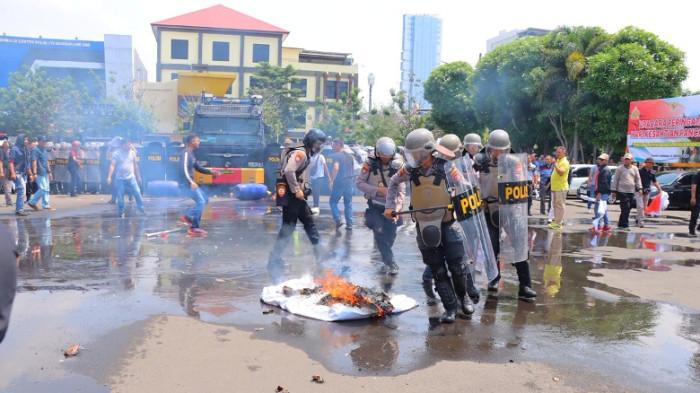 Personel-Polresta-Bandar-Lampung-melakukan-simulasi-sispamkota